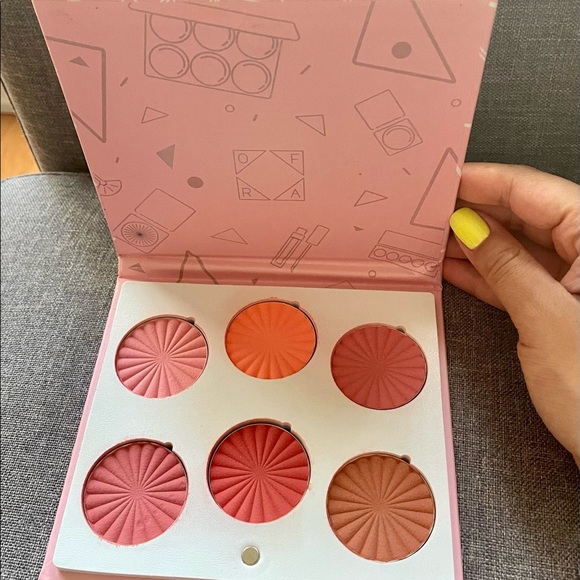 OFRA
MINI MIX FACE PALETTE - CHARM YOUR CHEEKS - Picture 3 of 7